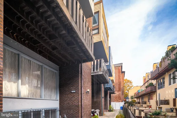 $4,500 | 1126 1/2 Lombard Street, Philadelphia, PA 19147