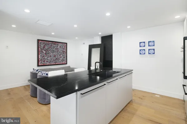 $4,500 | 1126 1/2 Lombard Street, Philadelphia, PA 19147