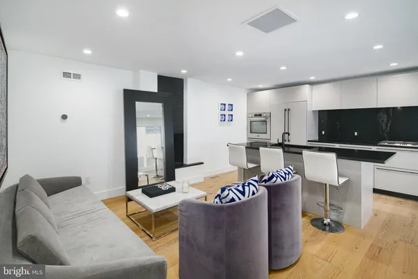 $4,500 | 1126 1/2 Lombard Street, Philadelphia, PA 19147