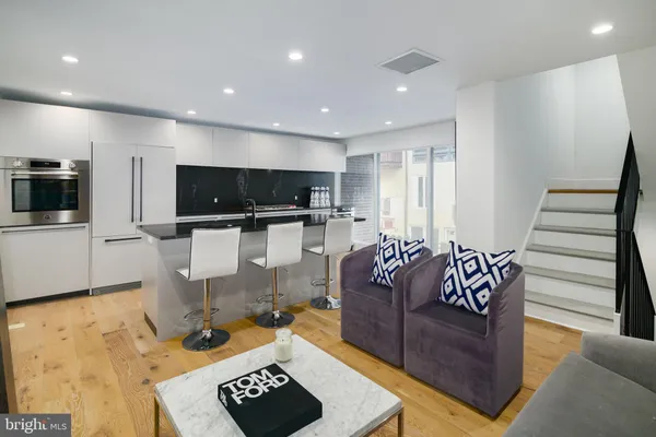 $4,500 | 1126 1/2 Lombard Street, Philadelphia, PA 19147