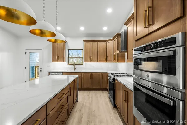 $759,900 | 1019 Ridgeview Drive, Jeffersonville, IN 47130