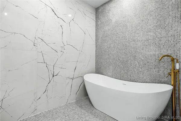 $759,900 | 1019 Ridgeview Drive, Jeffersonville, IN 47130