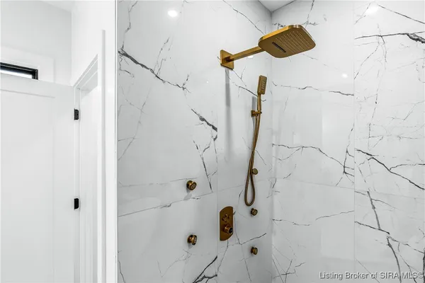 $759,900 | 1019 Ridgeview Drive, Jeffersonville, IN 47130