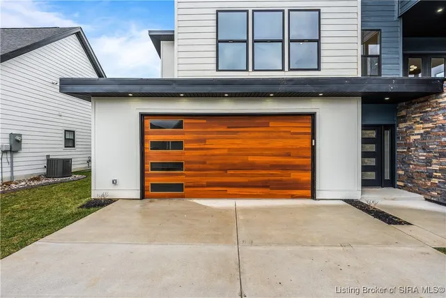 $779,900 | 1019 Ridgeview Drive, Jeffersonville, IN 47130