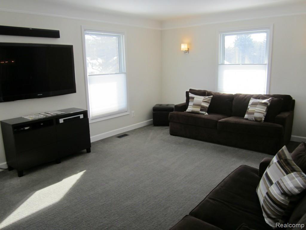 754 Birch Tree Lane Rochester Hills, MI 48306 - Photo 3 of 53