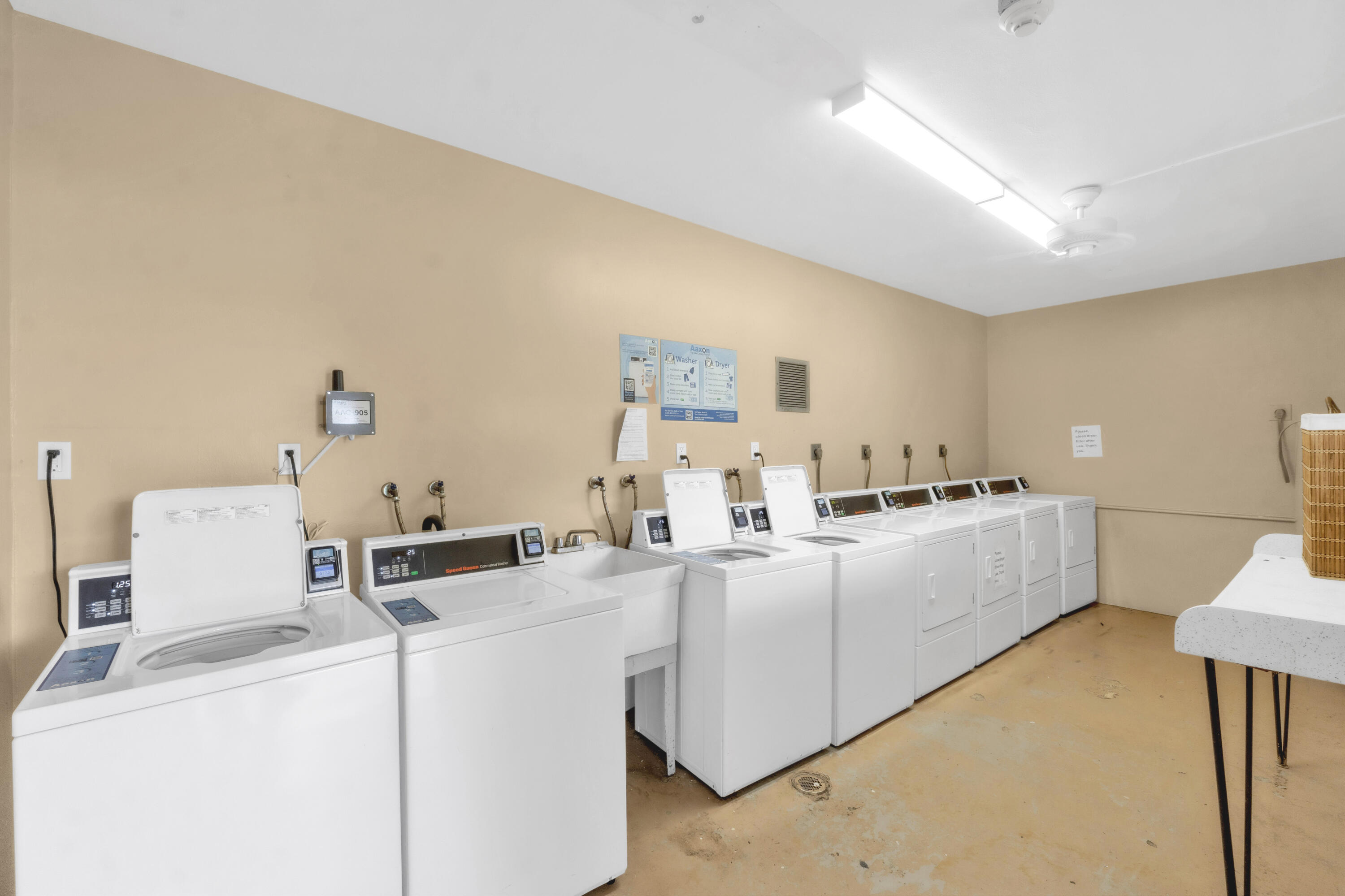 301 Cambridge Road, Unit 202 Hollywood, FL 33024 - Photo 25 of 38 Common Laundry