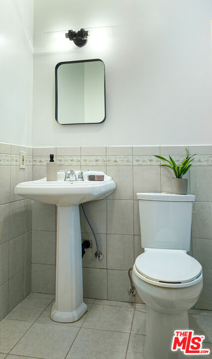 626 Oleander Drive Los Angeles, CA 90042 - Photo 35 of 75 a bathroom with a toilet sink and mirror