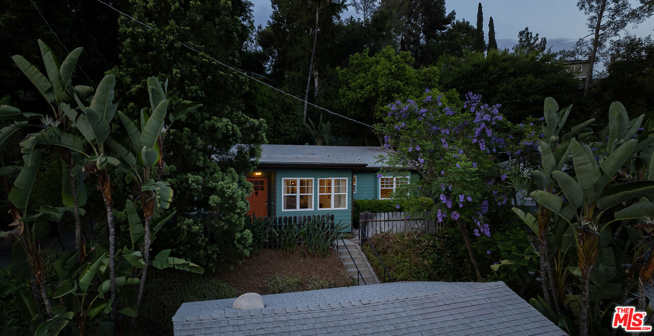 626 Oleander Drive Los Angeles, CA 90042 - Photo 5 of 75 a backyard of a house with lots of green space