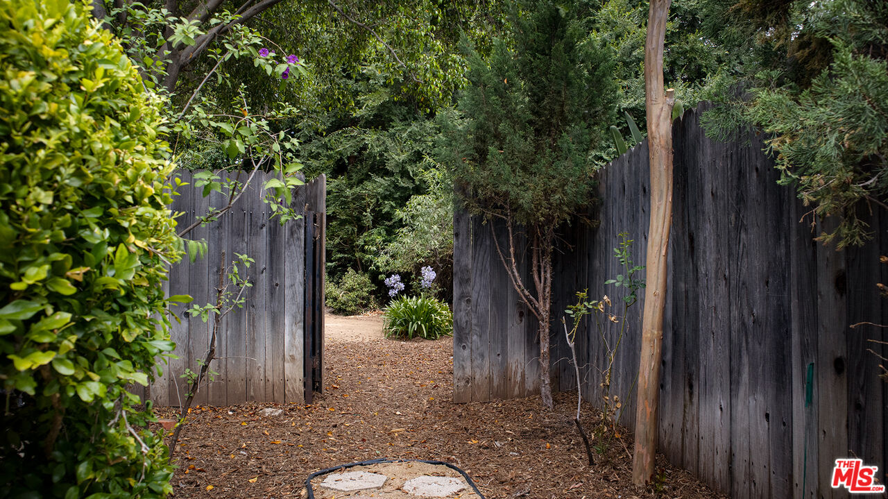 626 Oleander Drive Los Angeles, CA 90042 - Photo 62 of 75