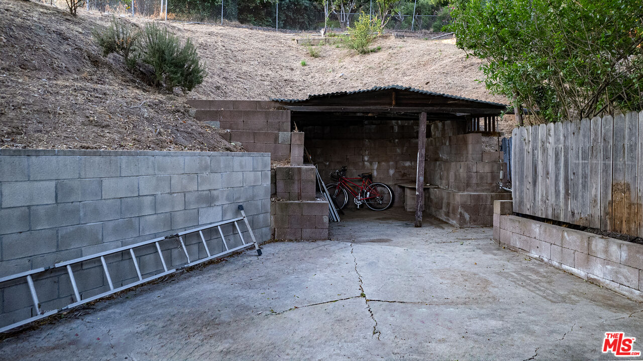 626 Oleander Drive Los Angeles, CA 90042 - Photo 67 of 75