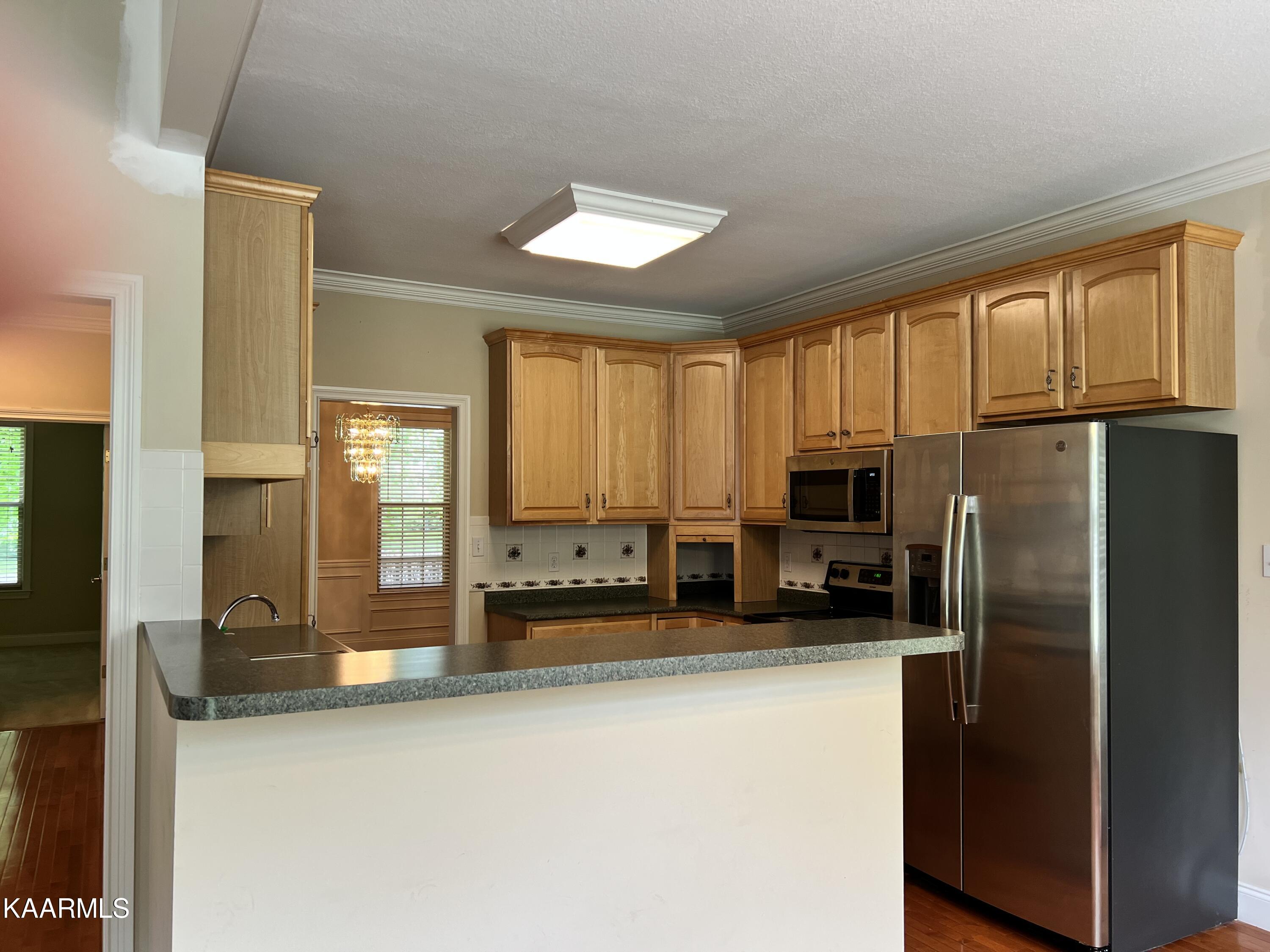 904 Roderick Road Knoxville, TN 37923 - Photo 3 of 25 EF7868F9-99A1-4D48-B4B9-D218A34669C5