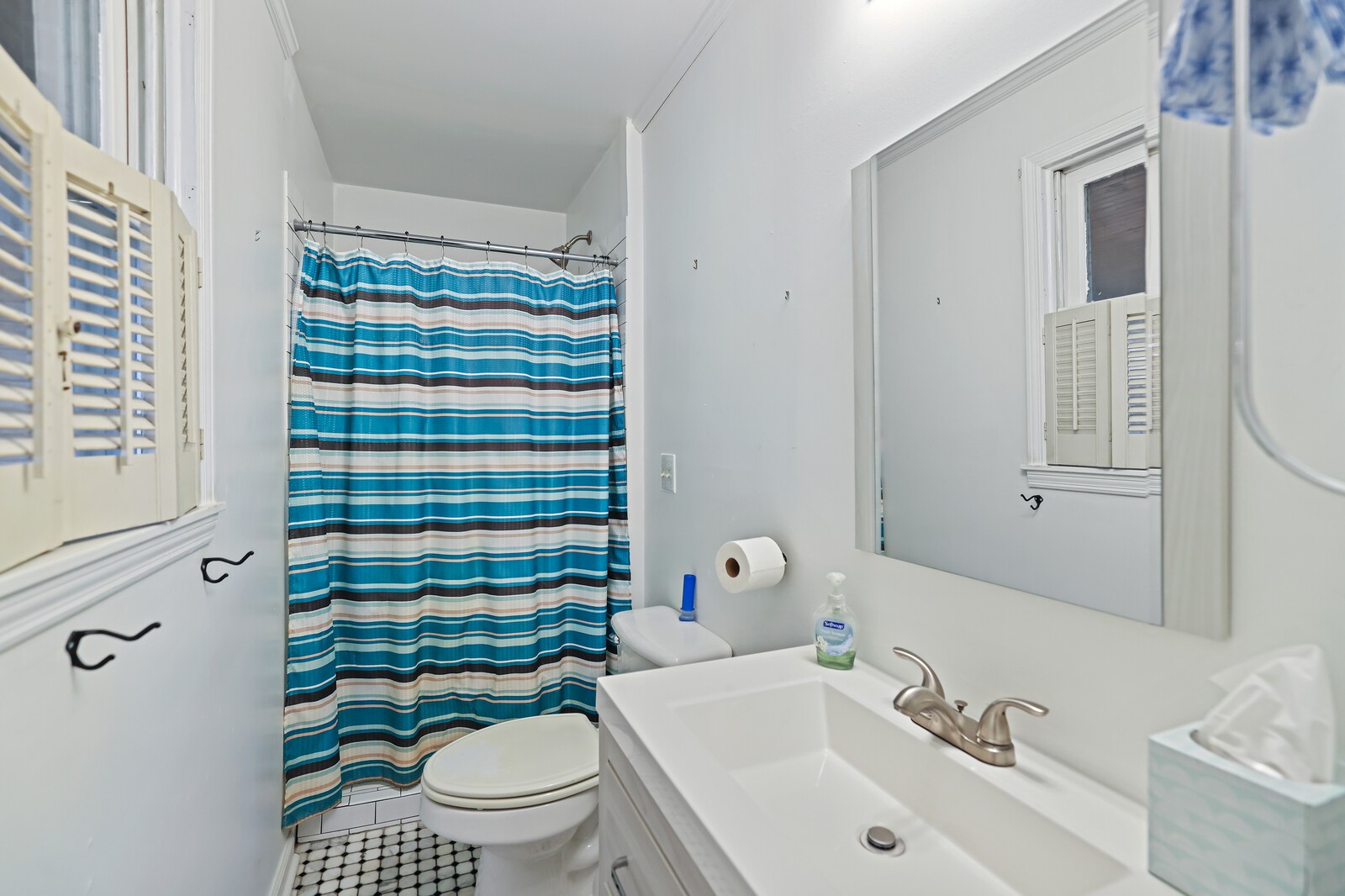 220 Hampton Road Columbia, TN 38401 - Photo 40 of 74 a bathroom with a sink toilet and shower