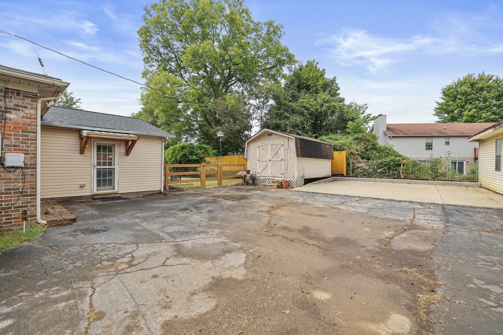 220 Hampton Road Columbia, TN 38401 - Photo 54 of 74 a house with a yard