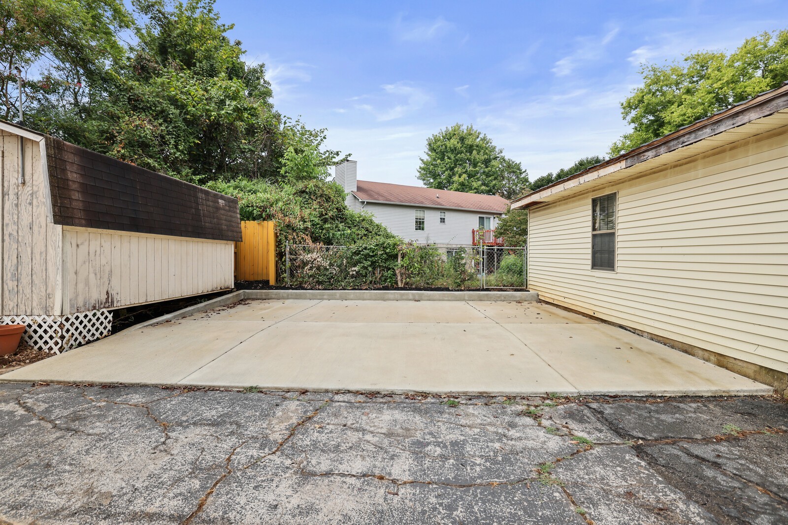 220 Hampton Road Columbia, TN 38401 - Photo 56 of 74 a view of a backyard