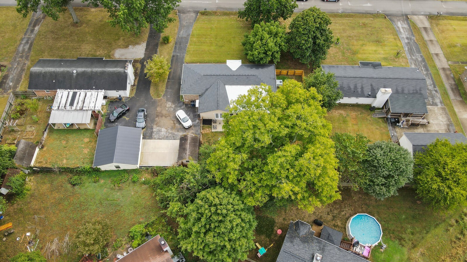 220 Hampton Road Columbia, TN 38401 - Photo 69 of 74 an aerial view of a house with a yard