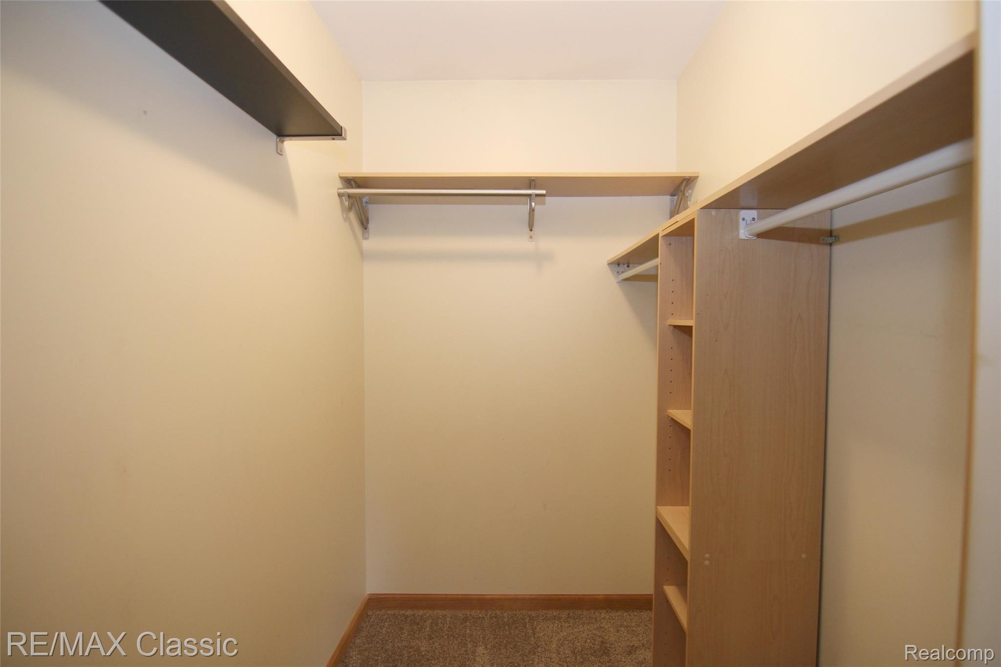 1605 Rowe Road Milford, MI 48380 - Photo 32 of 32 Rowe Rd Master Walk-In.jpg