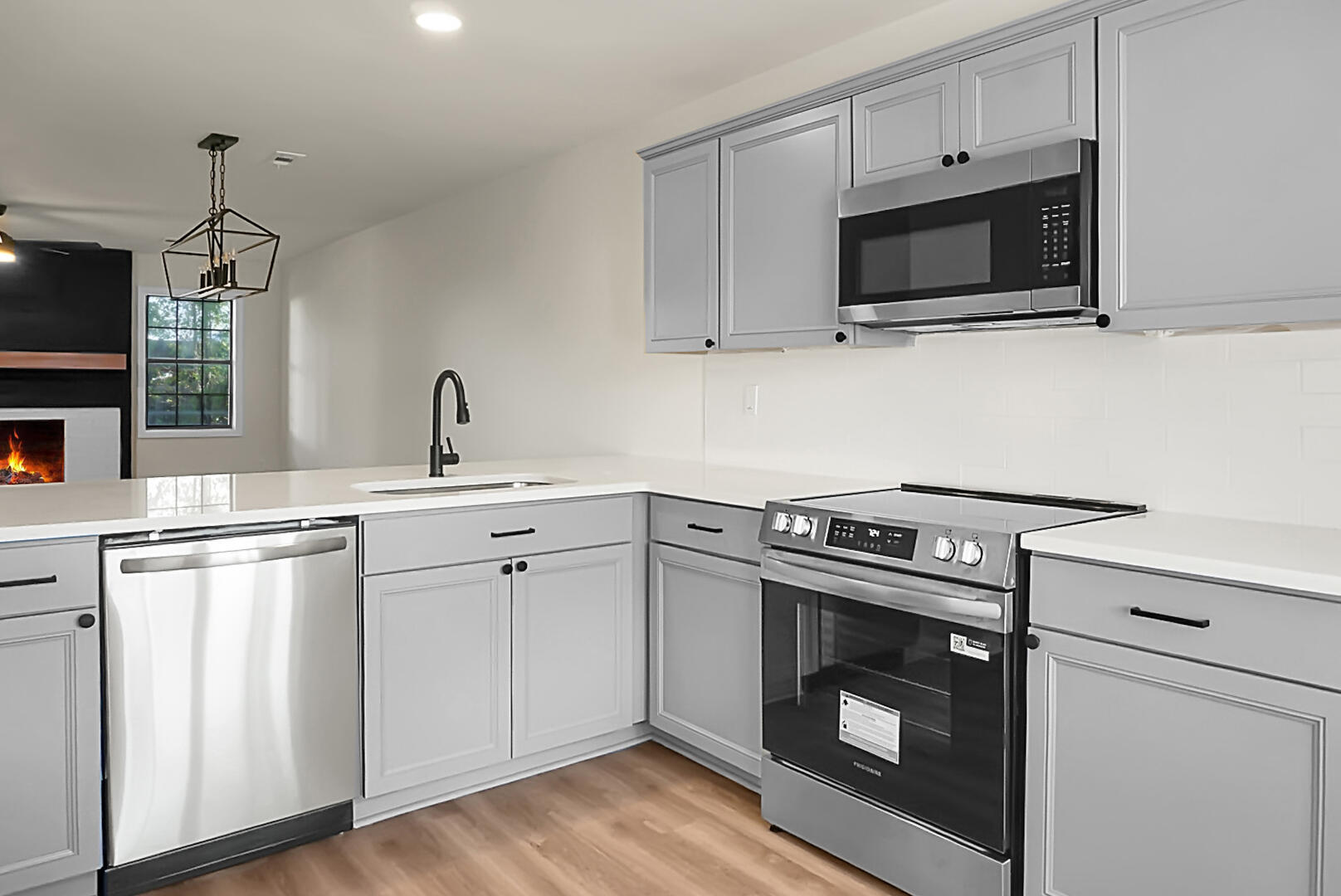 7650 Oldridge Road North Charleston, SC 29418 - Photo 4 of 23 DSC08424