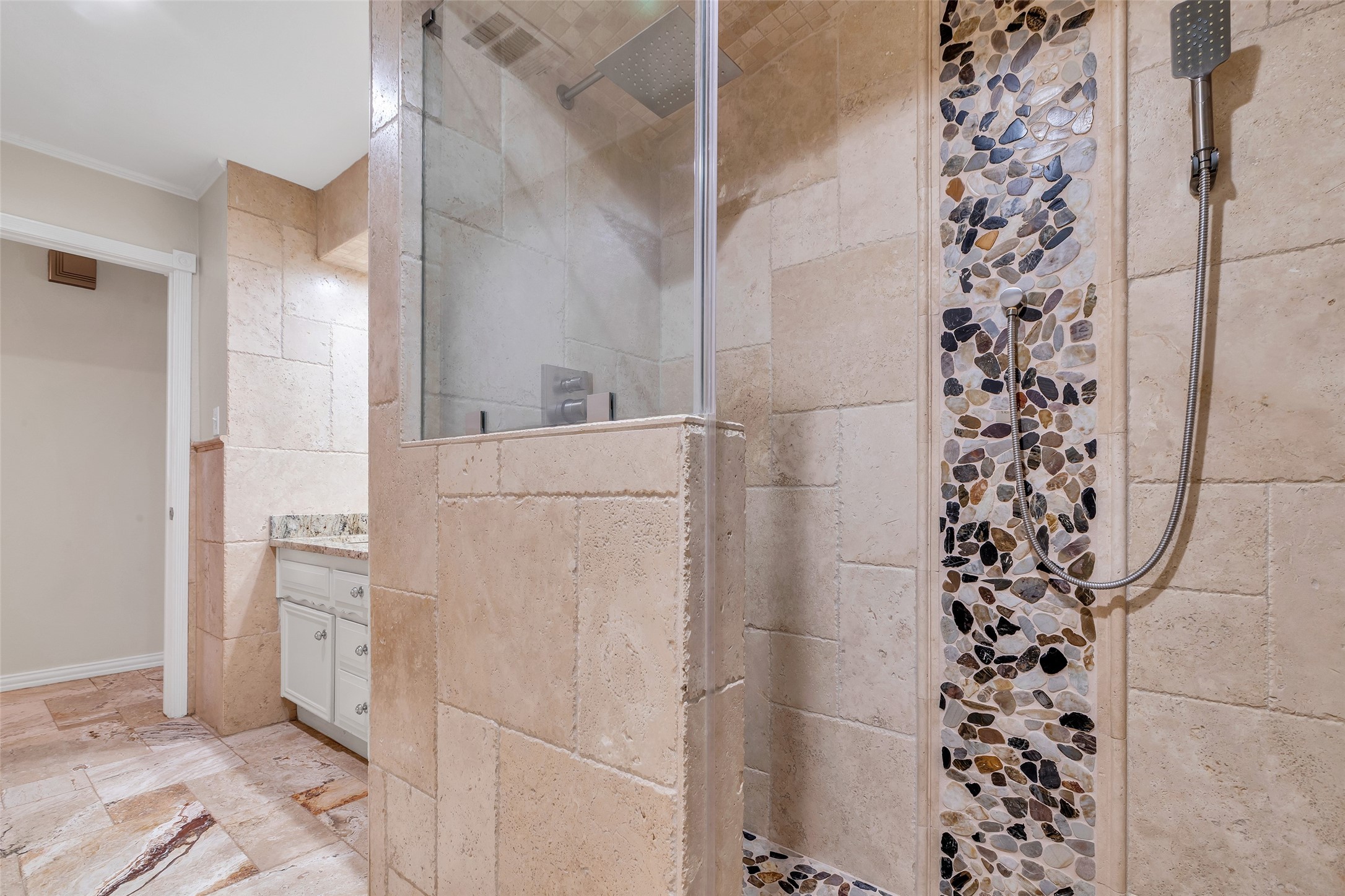 603 St Andrews Road Kingwood, TX 77339 - Photo 25 of 34 a bathroom with a bathtub and shower