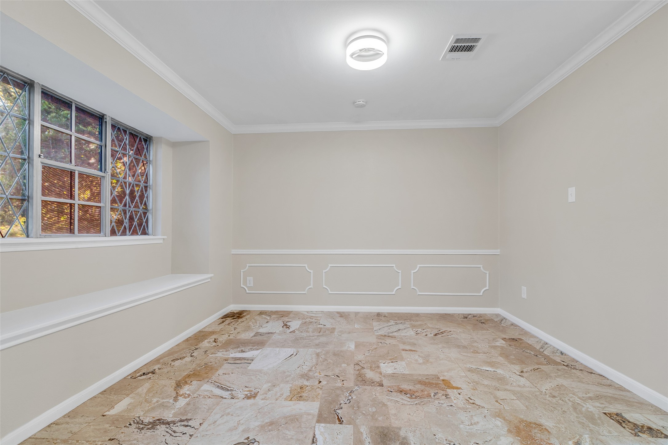 603 St Andrews Road Kingwood, TX 77339 - Photo 10 of 34 a view of an empty room with a window