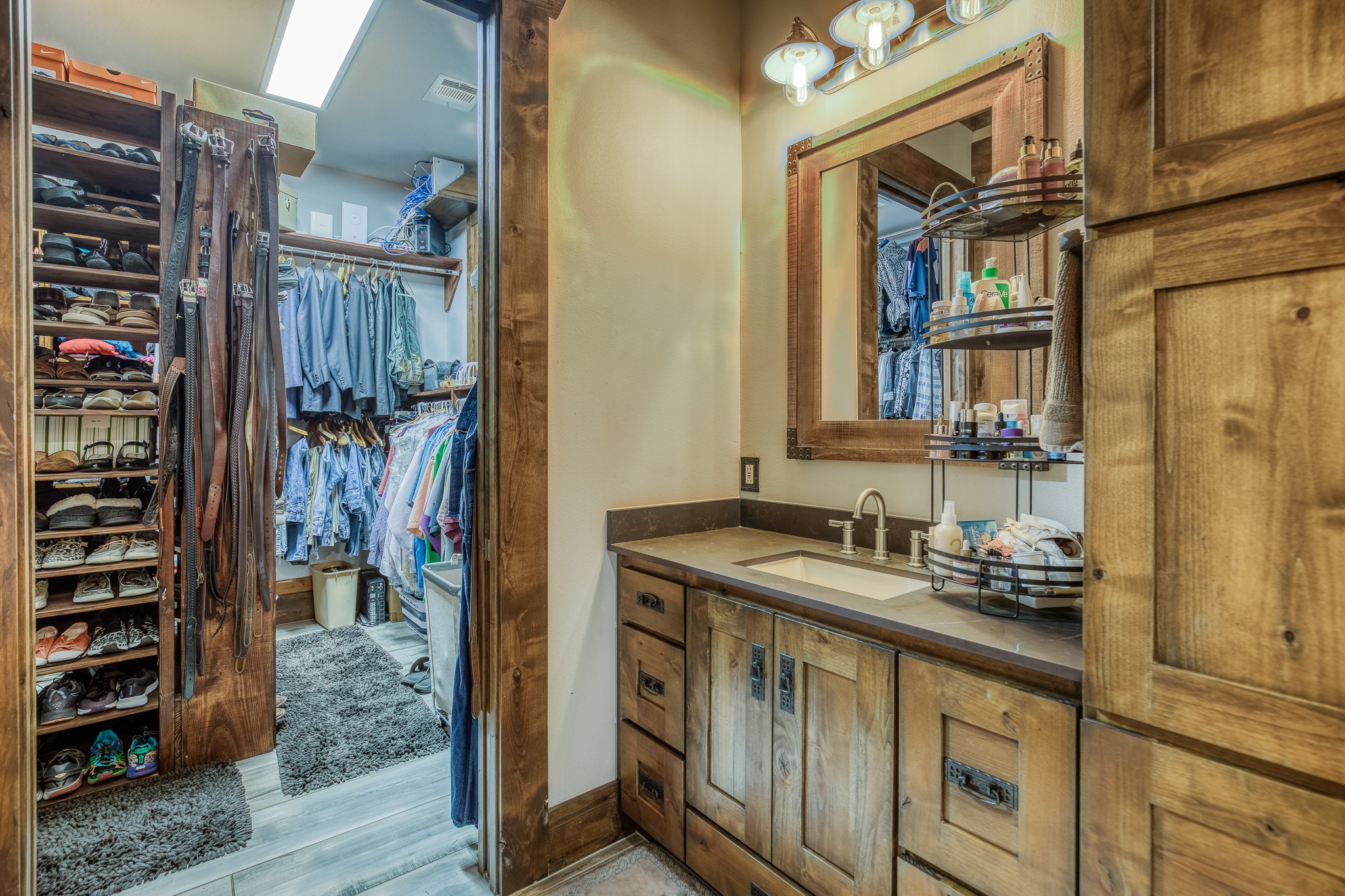 10092 County Road 446 Somerville, TX 77879 - Photo 19 of 50 a bathroom with a sink and a mirror