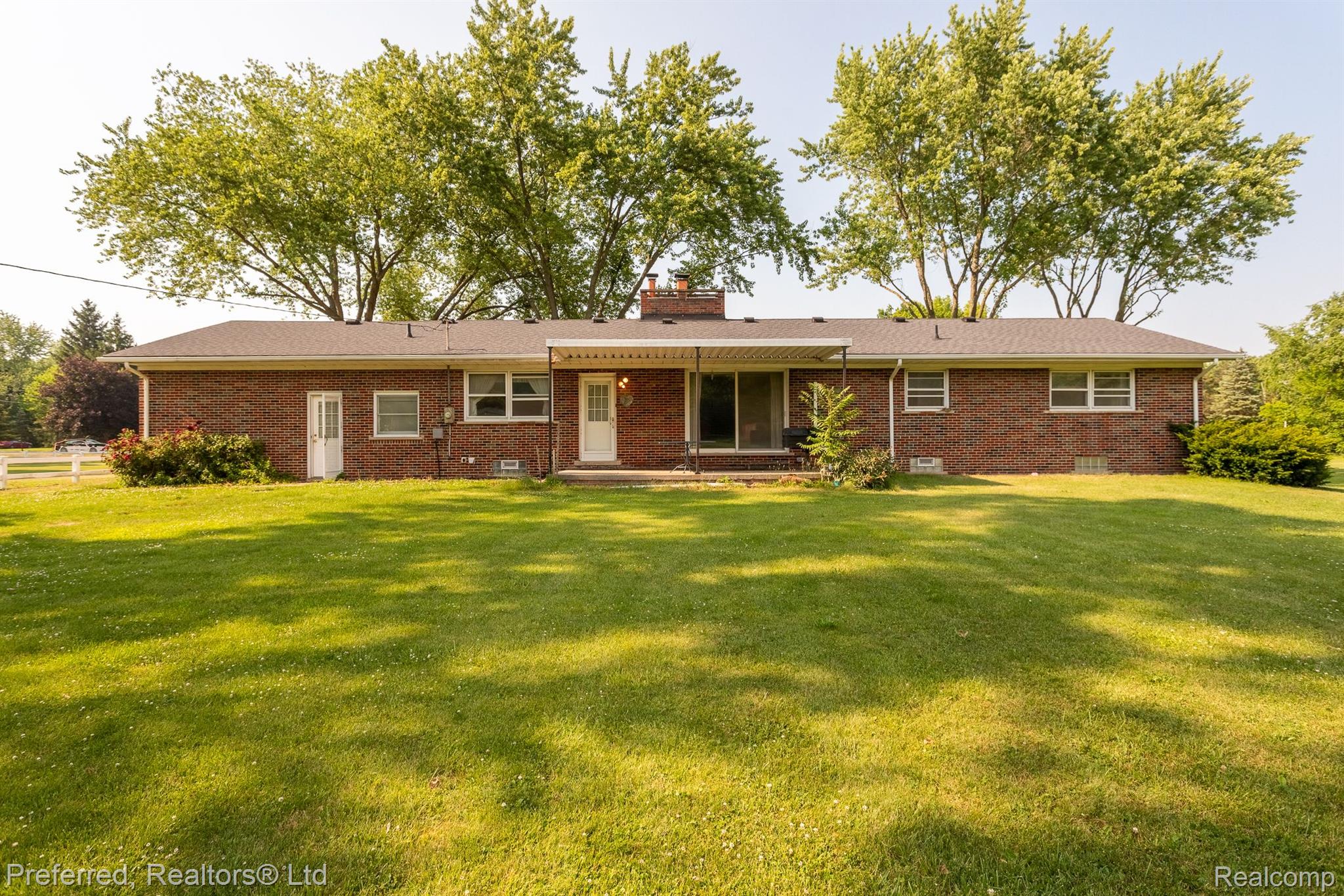 33721 Willow Road New Boston, MI 48164 - Photo 2 of 41 Gallery Image 2
