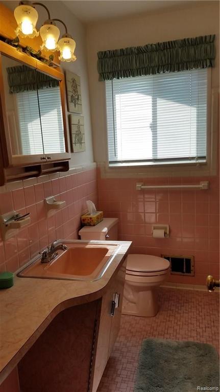 17951 Airport Road Fraser, MI 48026 - Photo 14 of 20