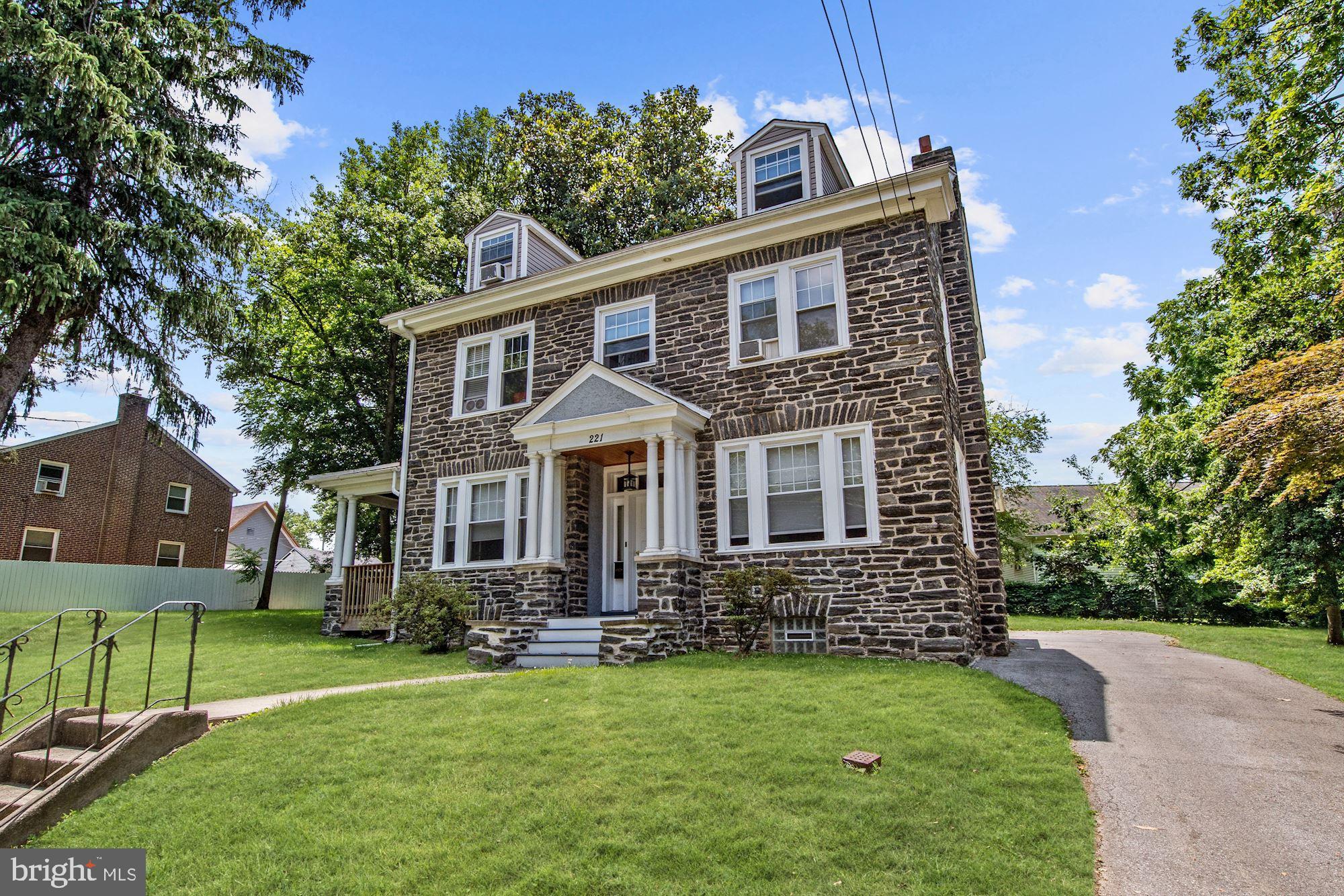 221 South State Road Upper Darby, PA 19082 - Photo 2 of 31