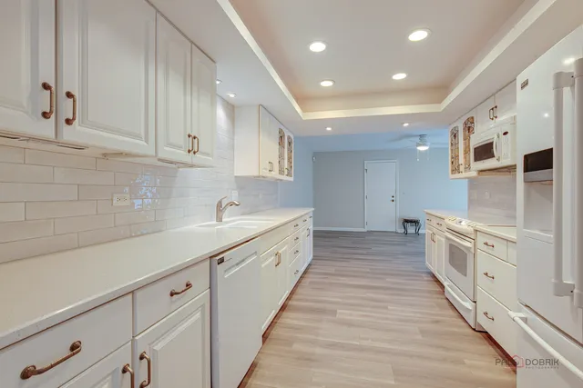 $674,000 | 9 The Court Of Lagoon View, Northbrook, IL 60062