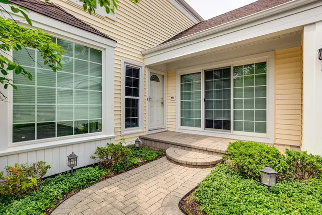 $674,000 | 9 The Court Of Lagoon View, Northbrook, IL 60062