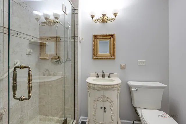 $674,000 | 9 The Court Of Lagoon View, Northbrook, IL 60062