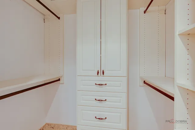 $674,000 | 9 The Court Of Lagoon View, Northbrook, IL 60062