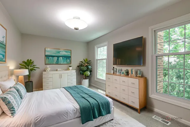 $674,000 | 9 The Court Of Lagoon View, Northbrook, IL 60062