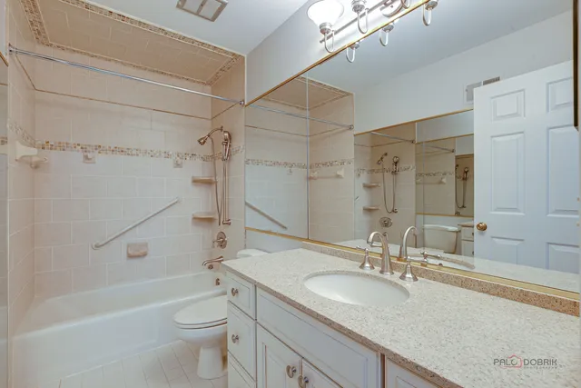 $674,000 | 9 The Court Of Lagoon View, Northbrook, IL 60062