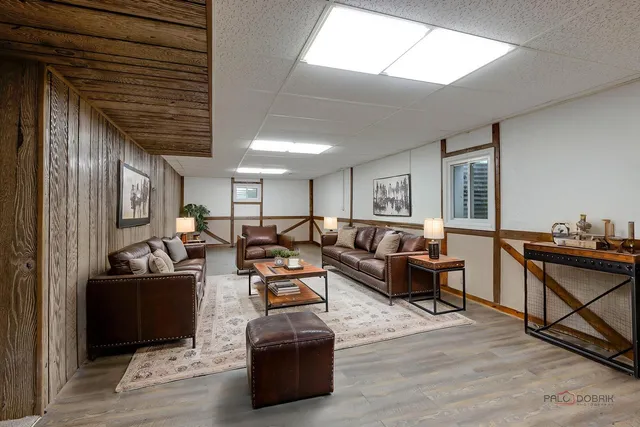 $674,000 | 9 The Court Of Lagoon View, Northbrook, IL 60062