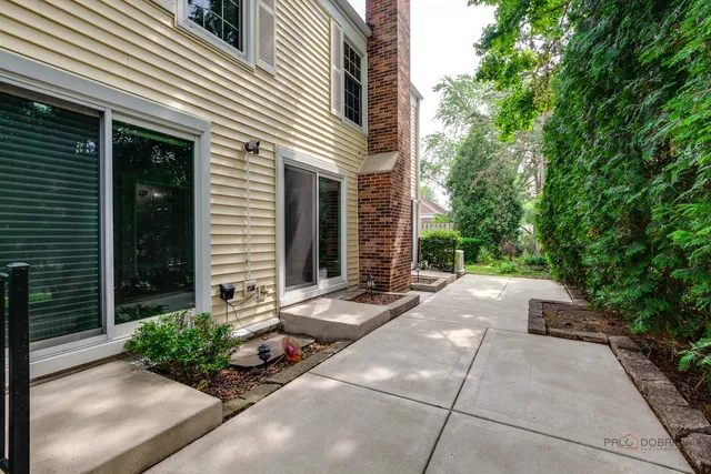 $674,000 | 9 The Court Of Lagoon View, Northbrook, IL 60062
