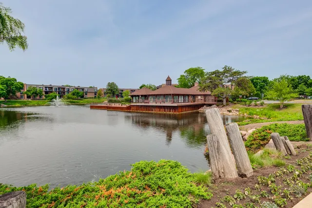 $674,000 | 9 The Court Of Lagoon View, Northbrook, IL 60062