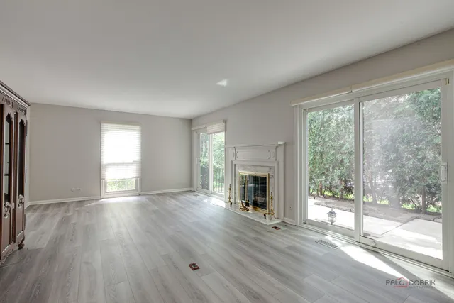 $674,000 | 9 The Court Of Lagoon View, Northbrook, IL 60062