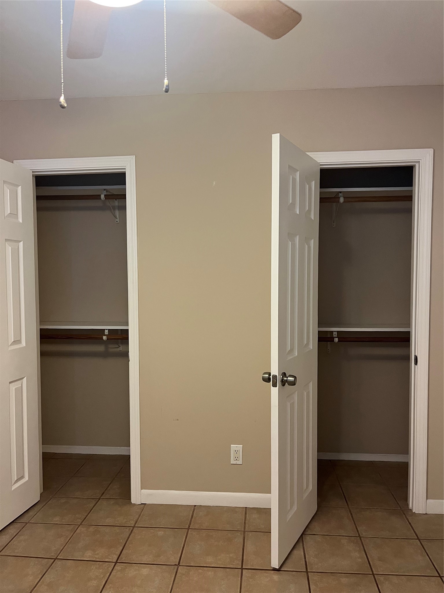 4010 Feagan Street, Unit 5 Houston, TX 77007 - Photo 5 of 11 a view of an empty room