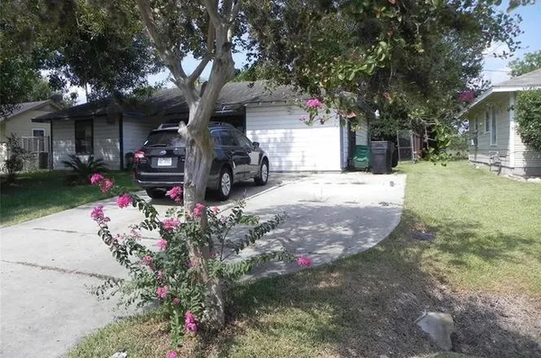 $1,750 | 10506 Buffum Street, Houston, TX 77051