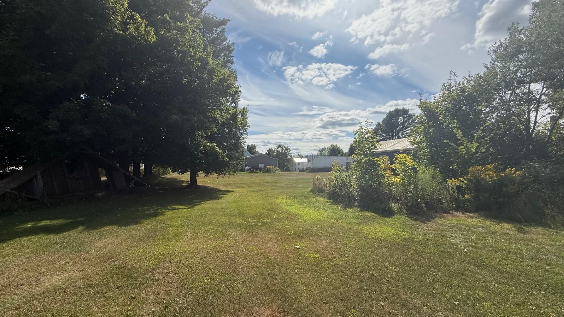 137 South Pleasant Street Troy, VT 05859 - Photo 3 of 23