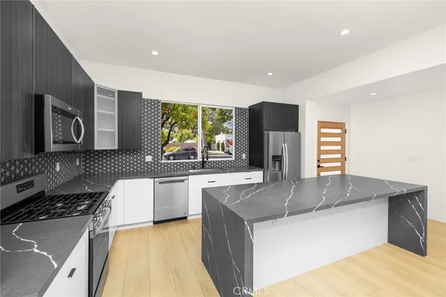 $2,349,000 | 914 North Catalina Street, Burbank, CA 91505