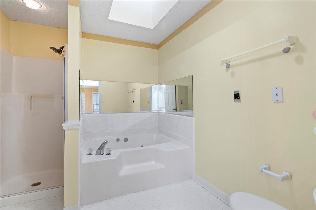 778 Springbrook Circle Evans, GA 30809 - Photo 24 of 35 24-Master Tub & Shower