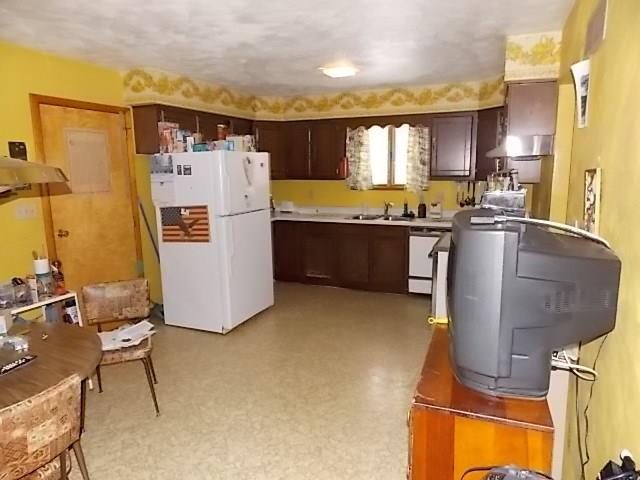 220 Fairmont Road Chicora, PA 16025 - Photo 2 of 9