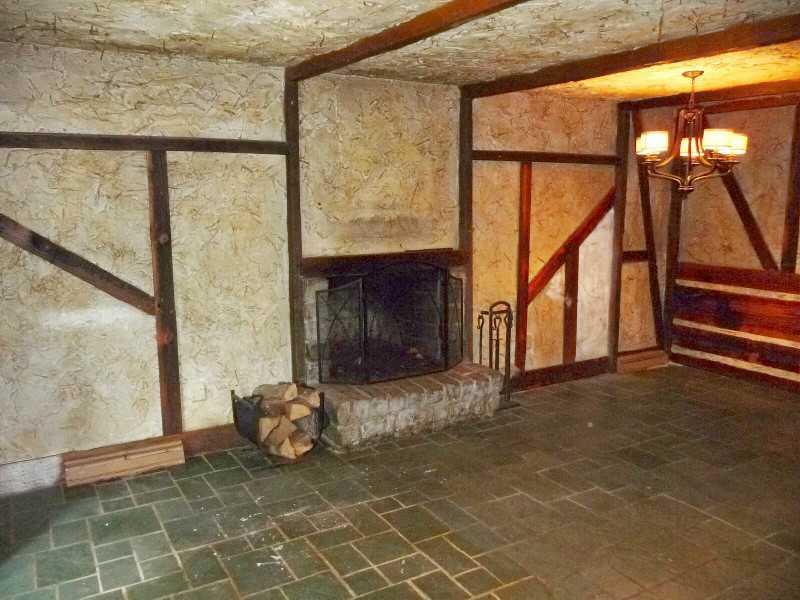 1899 Greentree Road Pittsburgh, PA 15220 - Photo 12 of 25 Family Room.