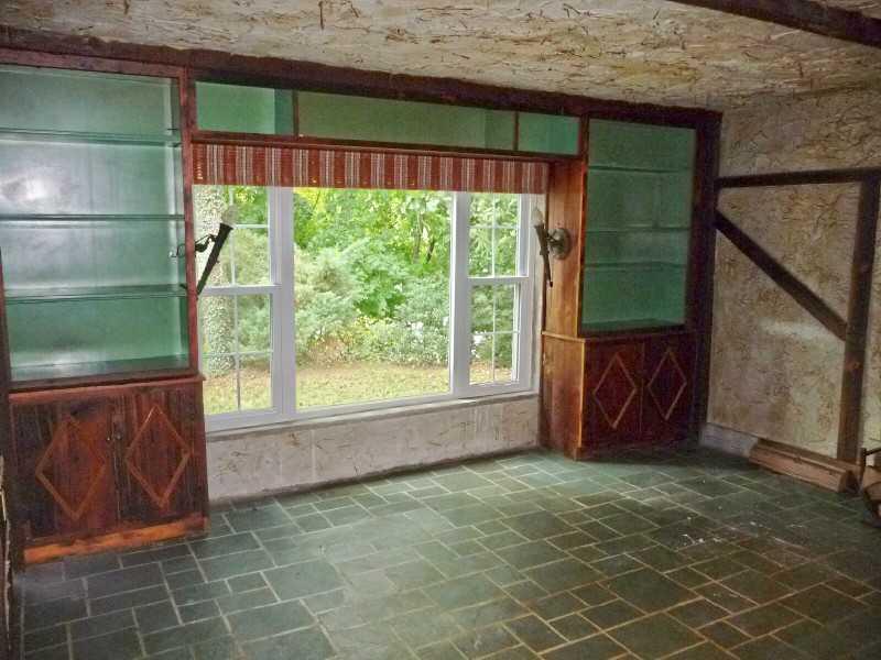 1899 Greentree Road Pittsburgh, PA 15220 - Photo 13 of 25 Family Room.