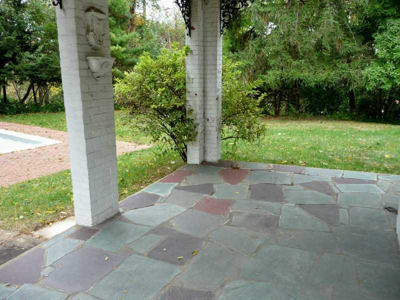 1899 Greentree Road Pittsburgh, PA 15220 - Photo 22 of 25 Patio/Deck.