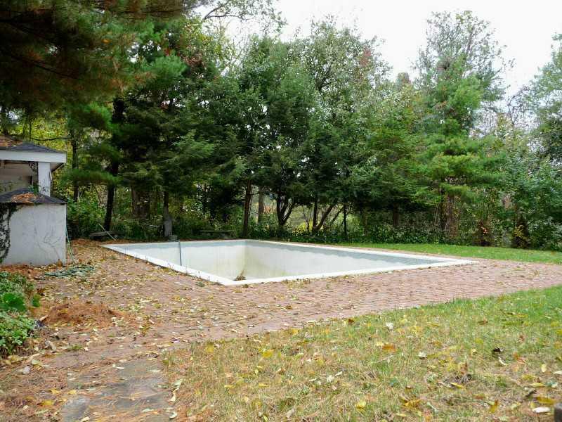 1899 Greentree Road Pittsburgh, PA 15220 - Photo 23 of 25 Swimming Pool/Hot Tub/Sauna.