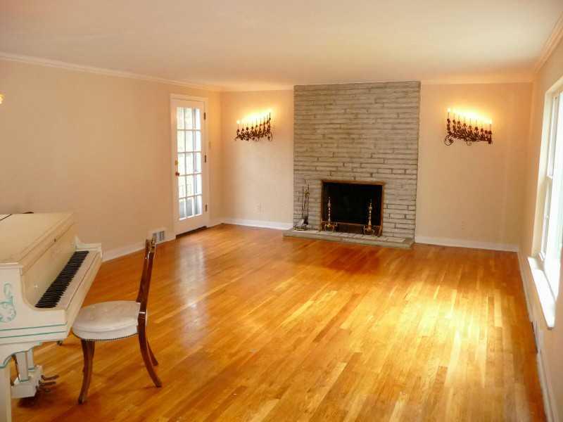 1899 Greentree Road Pittsburgh, PA 15220 - Photo 6 of 25 Living Room.