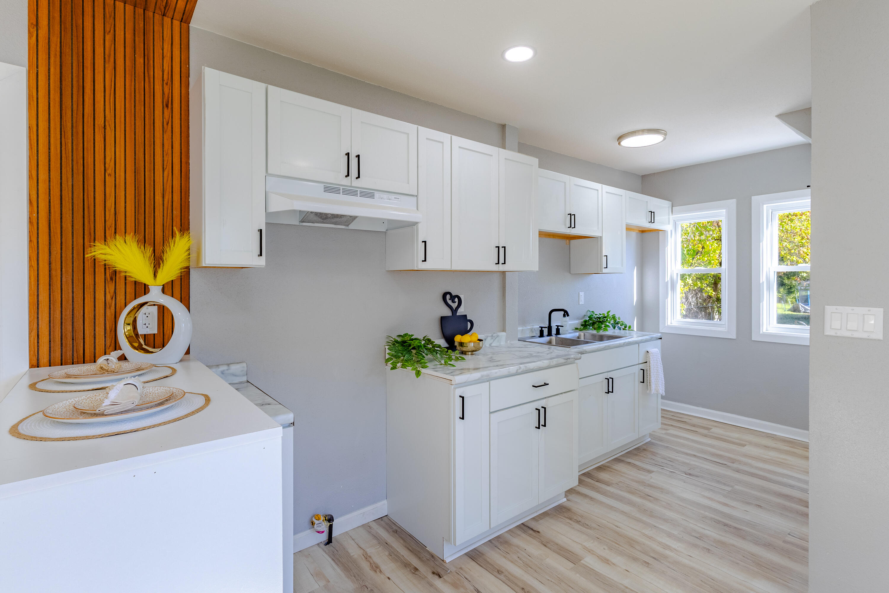 3230 North 12th Street Milwaukee, WI 53206 - Photo 11 of 32 Kitchen