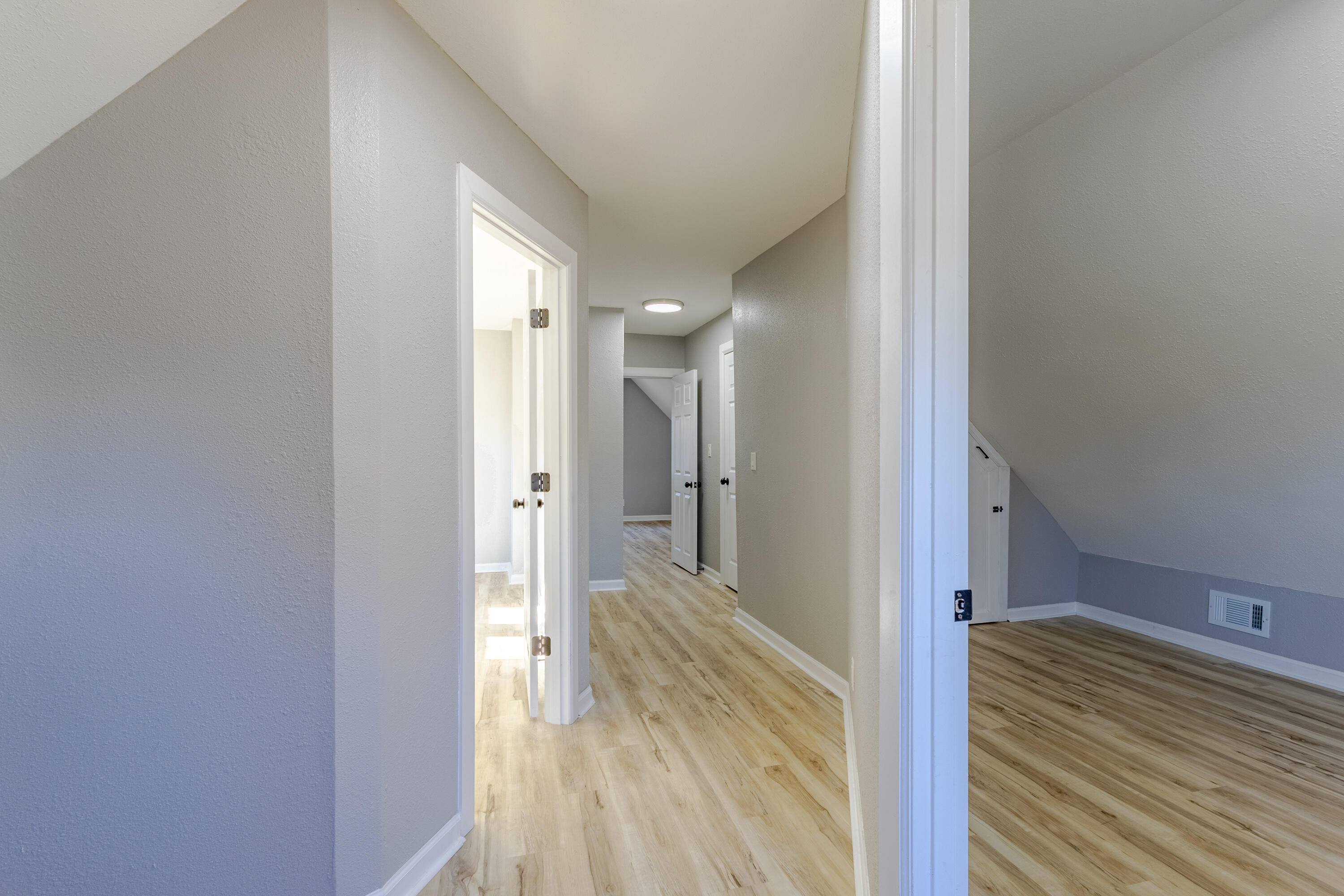 3230 North 12th Street Milwaukee, WI 53206 - Photo 19 of 32 upstairs hall way